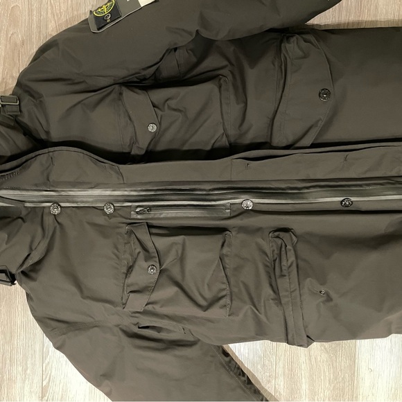 Brand new stone island ripstop gore Tex down parka
Size XL - Picture 2 of 13
